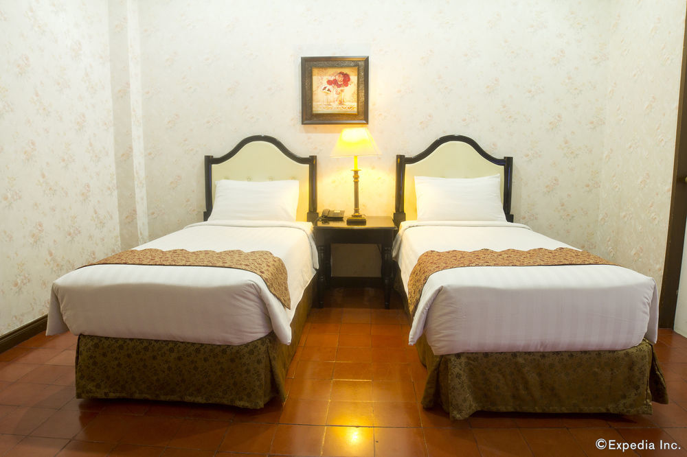 White Knight Hotel Intramuros Manila Exterior photo
